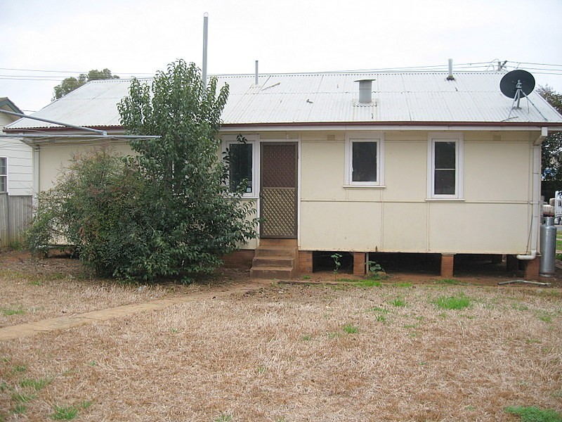 63 Woodward Street, Parkes NSW 2870