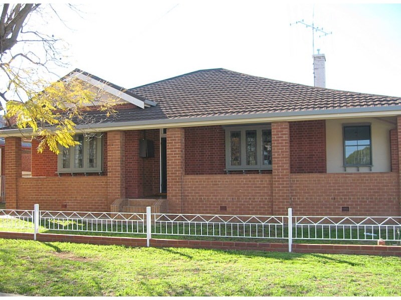 24 Elizabeth Street, Parkes NSW 2870
