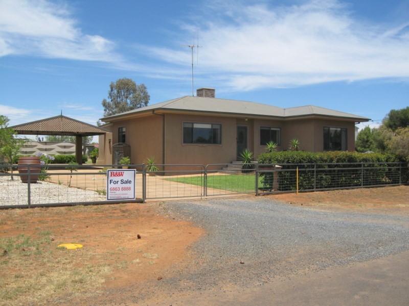 39 Field Road, Parkes NSW 2870