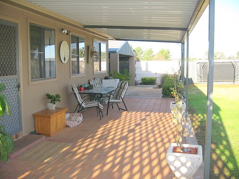 39 Field Road, Parkes NSW 2870