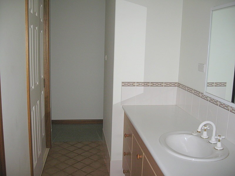 13 Christina Close, Parkes NSW 2870