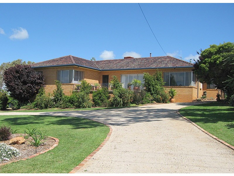 10 Evans Parade, Parkes NSW 2870