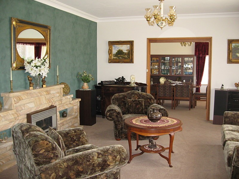 10 Evans Parade, Parkes NSW 2870