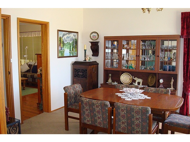 10 Evans Parade, Parkes NSW 2870