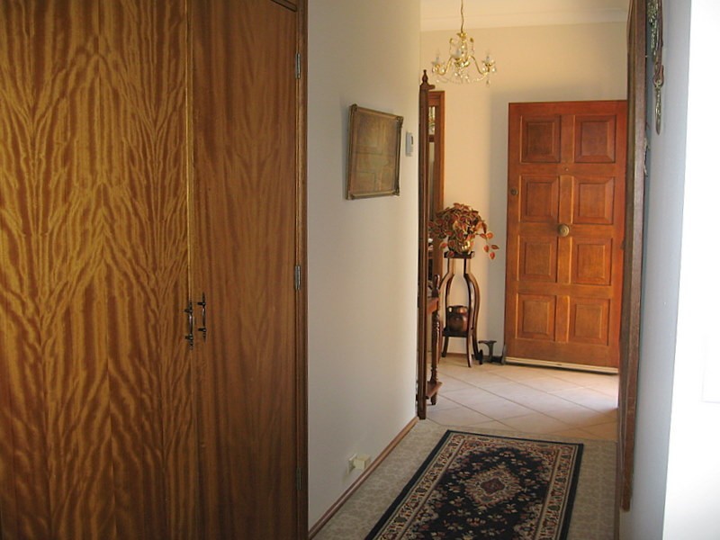 10 Evans Parade, Parkes NSW 2870