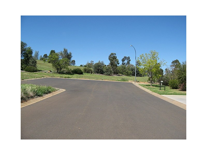 6 Hazelbank Avenue, Parkes NSW 2870