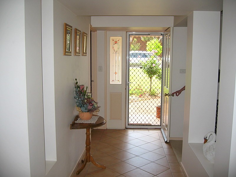 2 Glengowrie Close, Parkes NSW 2870