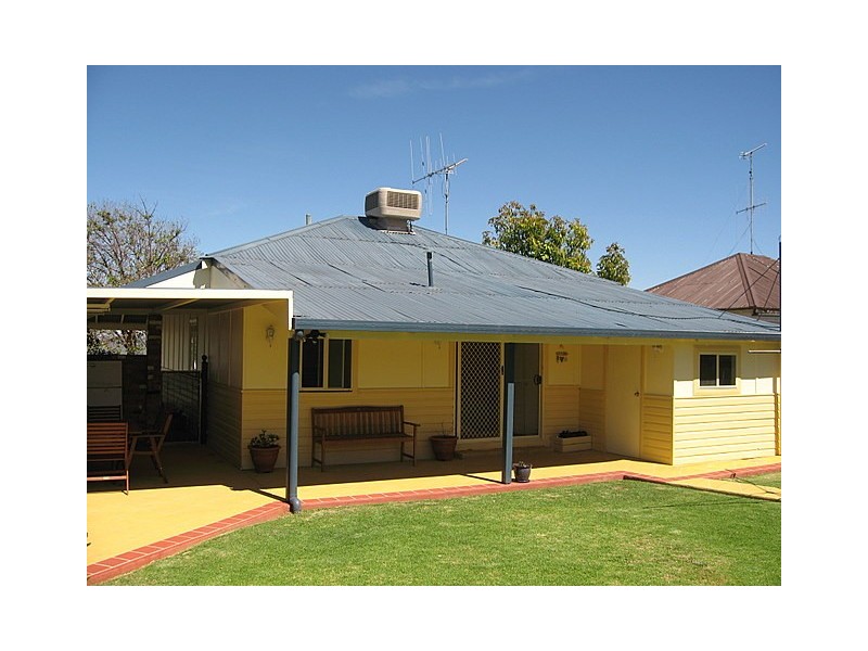 37 Albert Street, Parkes NSW 2870