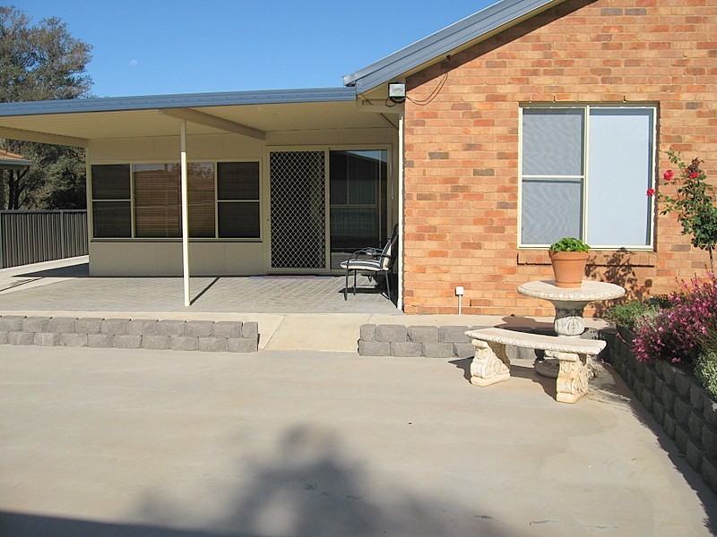 20 Jubilee Street, Parkes NSW 2870