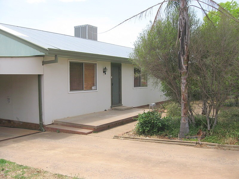 54 Woodward Street, Parkes NSW 2870