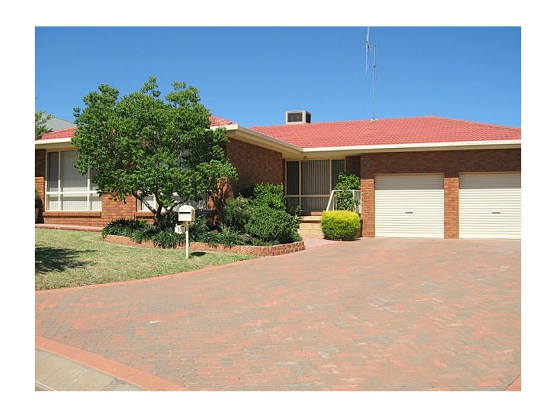 10 Highland Avenue, Parkes NSW 2870