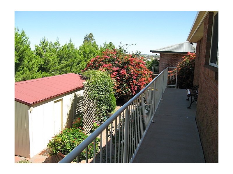10 Highland Avenue, Parkes NSW 2870