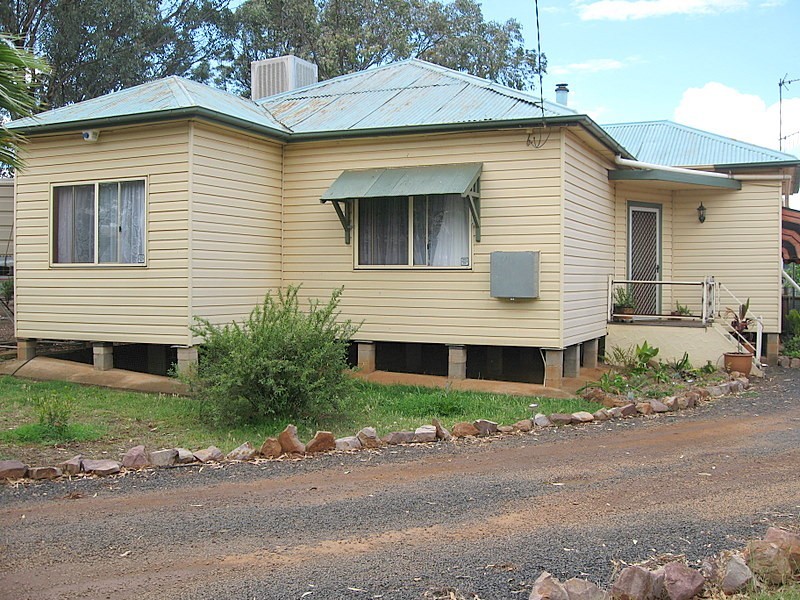 24 Best Street, Parkes NSW 2870