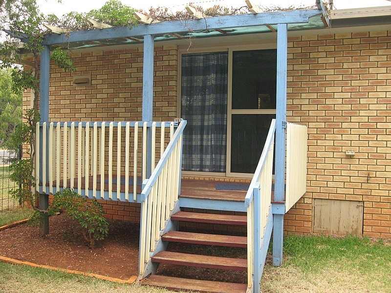 6 Endeavour Place, Parkes NSW 2870