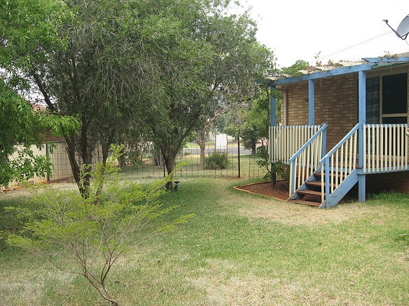 6 Endeavour Place, Parkes NSW 2870