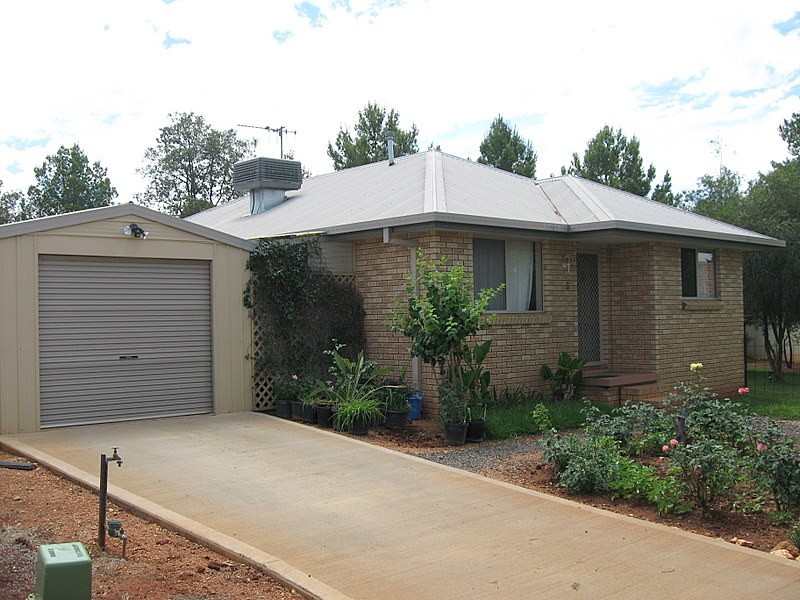 6 Endeavour Place, Parkes NSW 2870