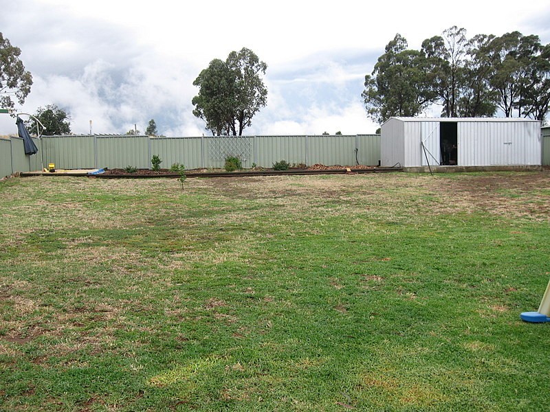 8 Banjo Place, Parkes NSW 2870