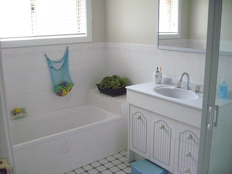 8 Banjo Place, Parkes NSW 2870