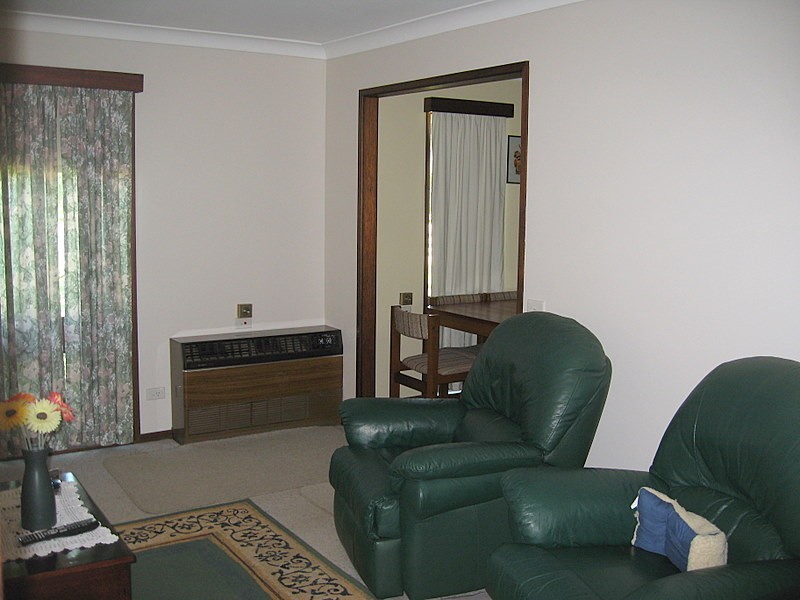 6 Barton Street, Parkes NSW 2870