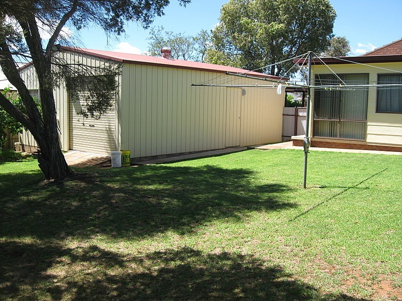 6 Barton Street, Parkes NSW 2870