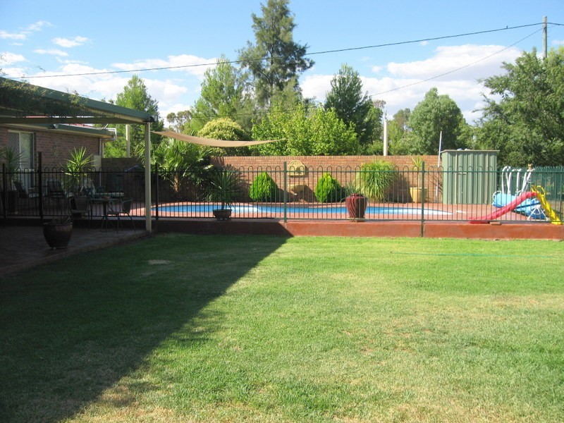 239 Nash Street, Parkes NSW 2870