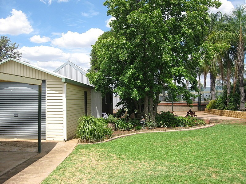 5 Fisher Street, Parkes NSW 2870