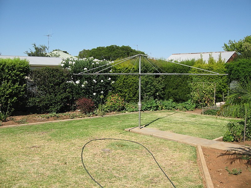 9 Downes Crescent, Parkes NSW 2870