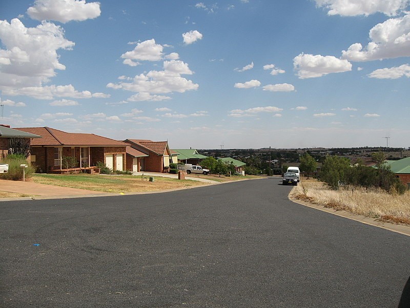 11 Highland Avenue, Parkes NSW 2870