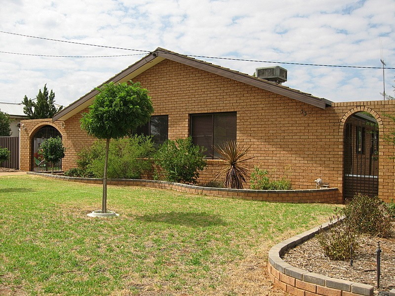 33 Webb Street, Parkes NSW 2870