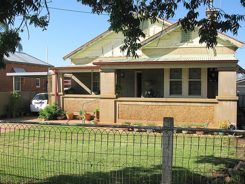 37 Cecile Street, Parkes NSW 2870