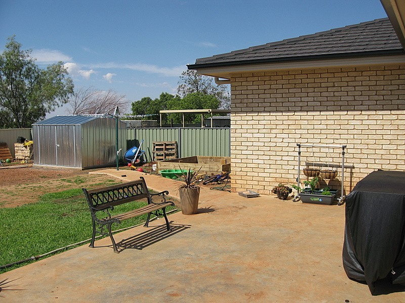 33 Blaxland Street, Parkes NSW 2870