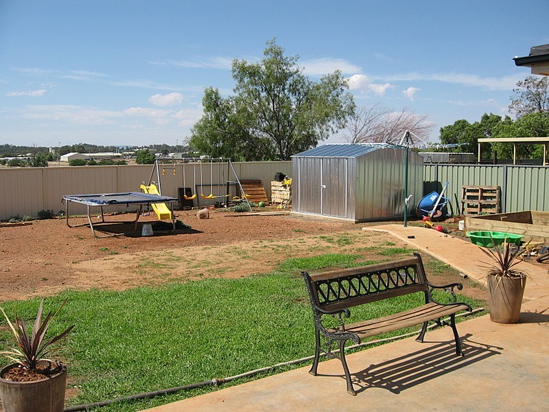 33 Blaxland Street, Parkes NSW 2870