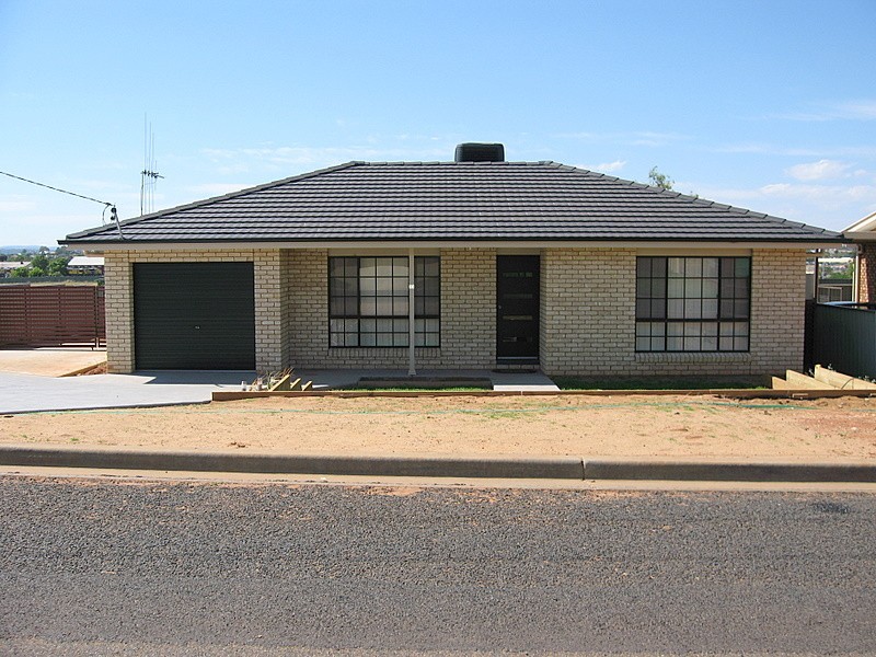 33 Blaxland Street, Parkes NSW 2870