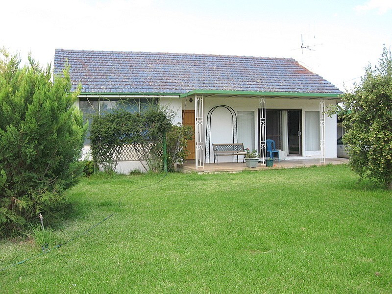 11 Middleton Street, Parkes NSW 2870
