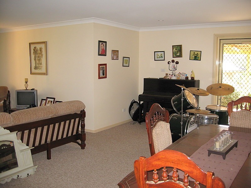 27 Glenburnie Close, Parkes NSW 2870