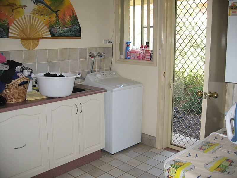 27 Glenburnie Close, Parkes NSW 2870