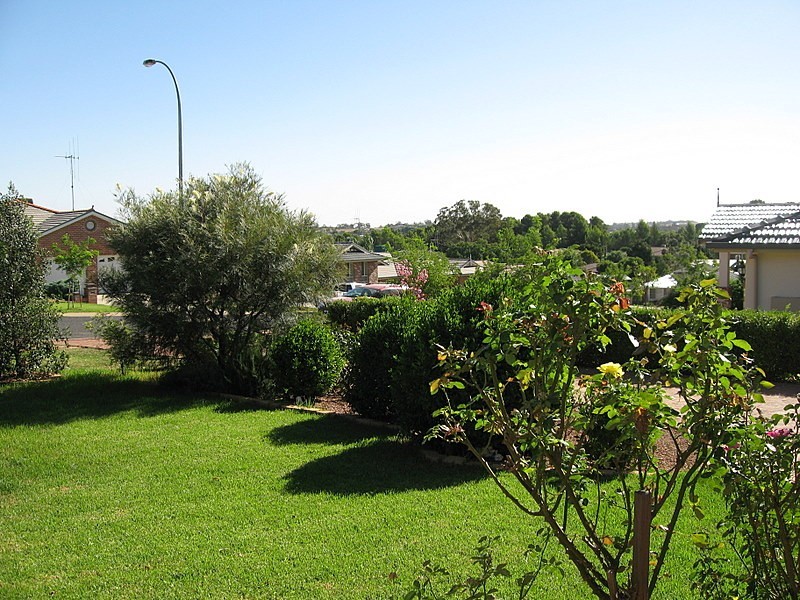 27 Glenburnie Close, Parkes NSW 2870