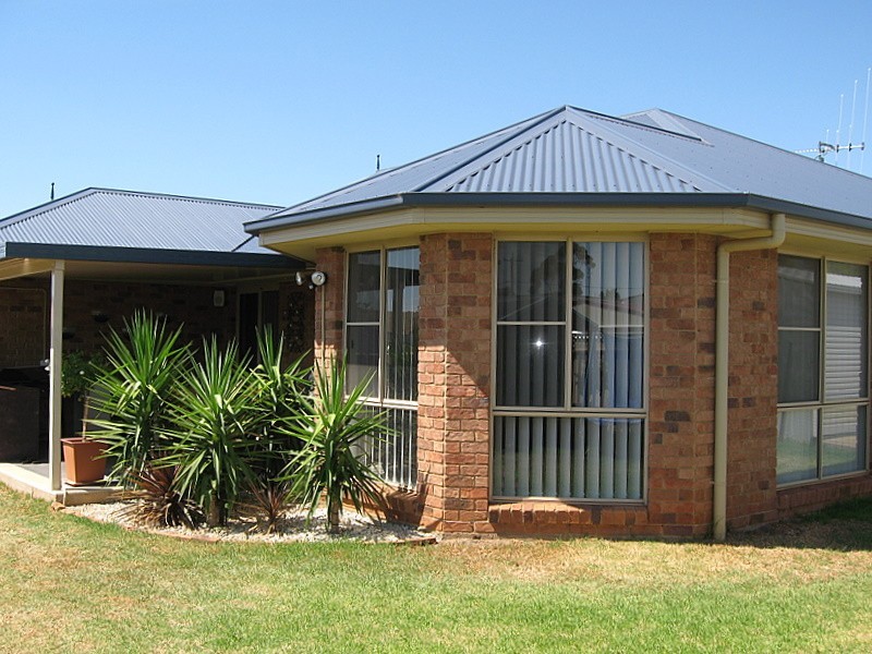 10 Avoca Place, Parkes NSW 2870