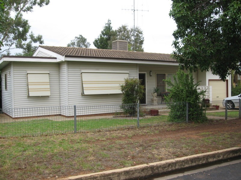 15 Victoria Street, Parkes NSW 2870