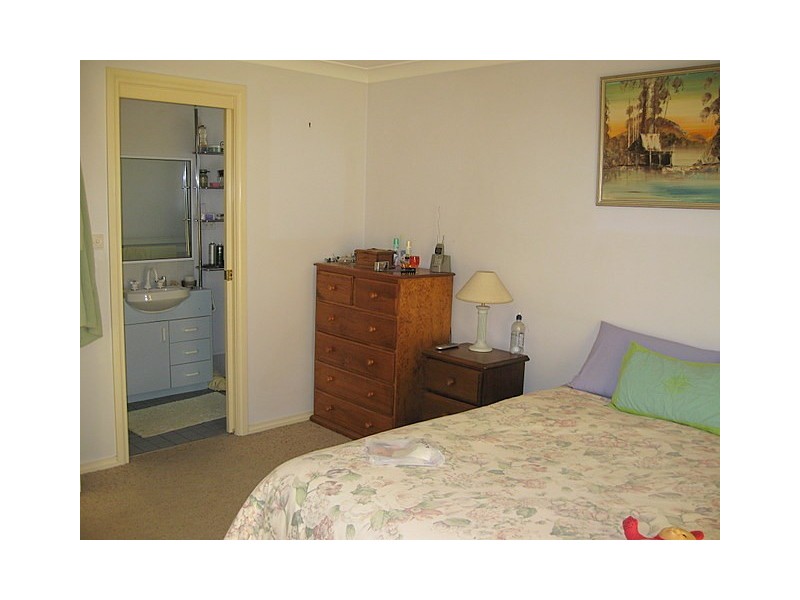 28 Ebelina Crescent, Parkes NSW 2870