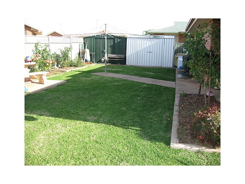 28 Ebelina Crescent, Parkes NSW 2870