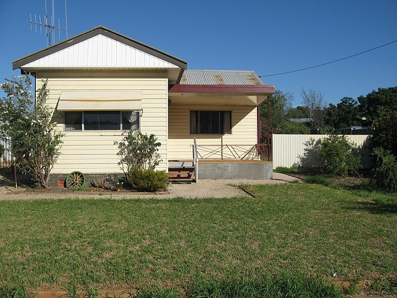 6 Thornbury Street, Parkes NSW 2870