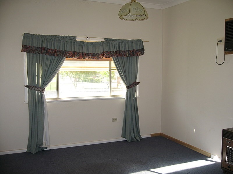6 Thornbury Street, Parkes NSW 2870