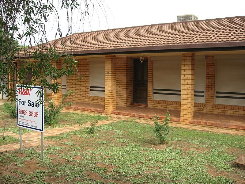 24 Paterson Street, Parkes NSW 2870