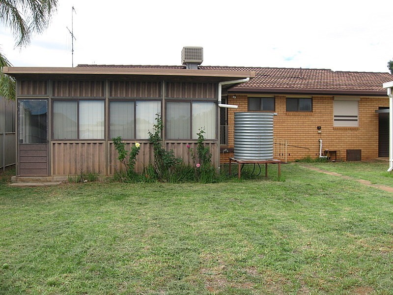 24 Paterson Street, Parkes NSW 2870