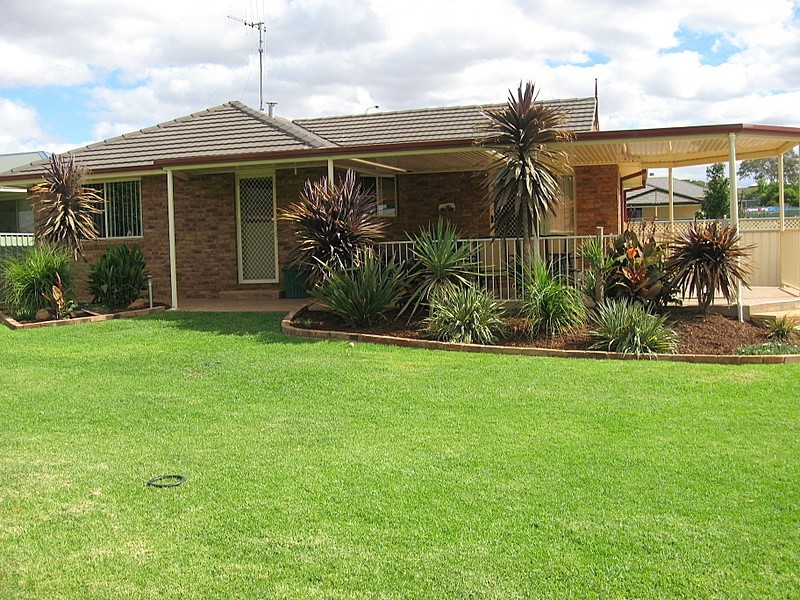 3 John Curtin Street, Parkes NSW 2870