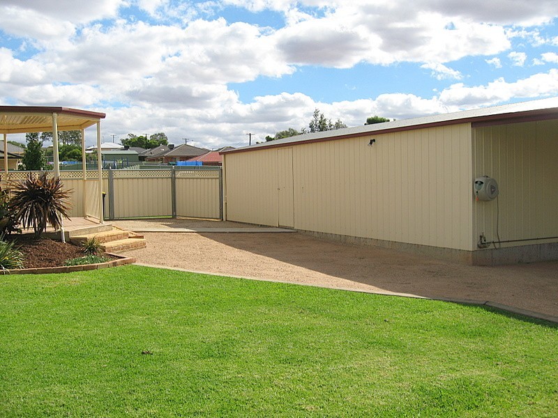 3 John Curtin Street, Parkes NSW 2870