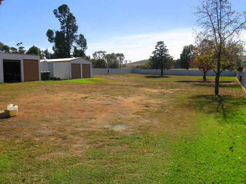 18 Barton Street, Parkes NSW 2870