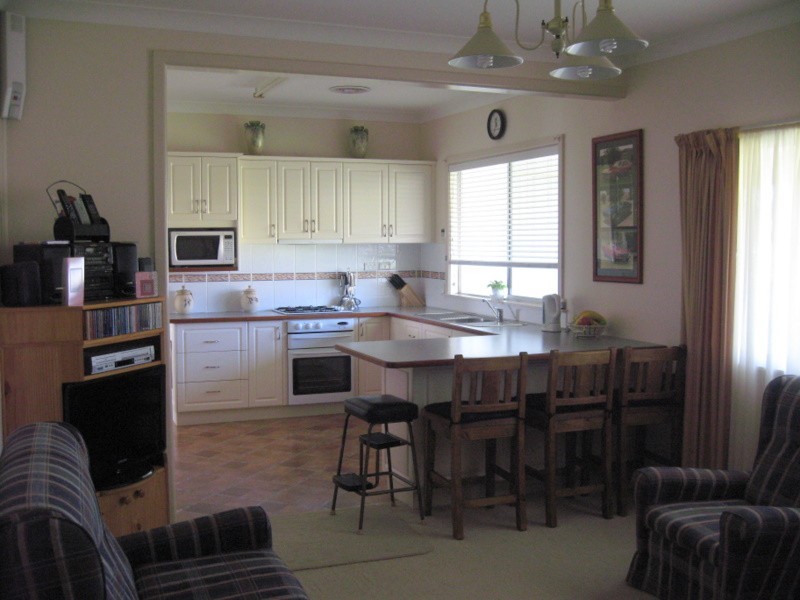18 Barton Street, Parkes NSW 2870