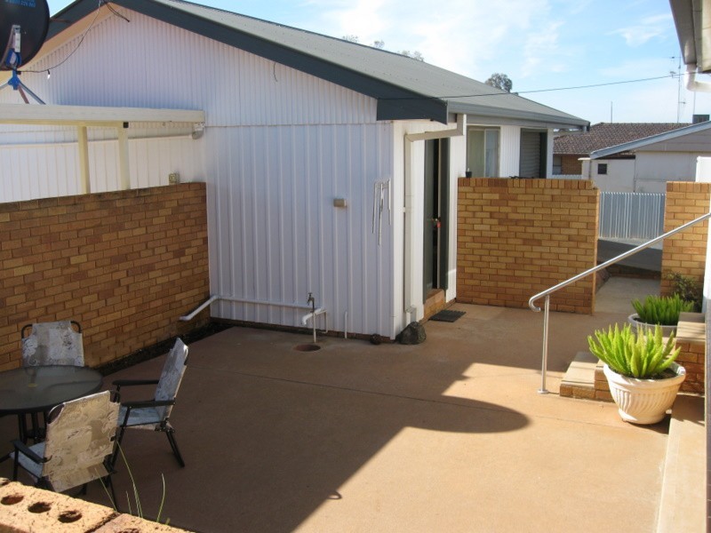 18 Barton Street, Parkes NSW 2870